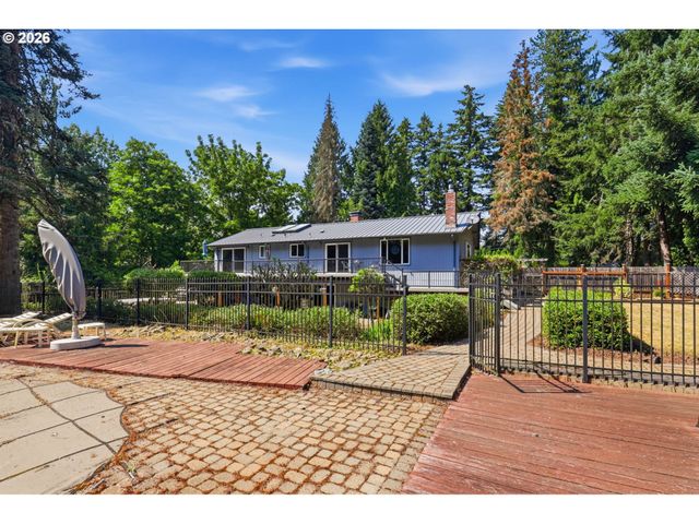 19720 S HINKLE Rd, Oregon City, OR 97045