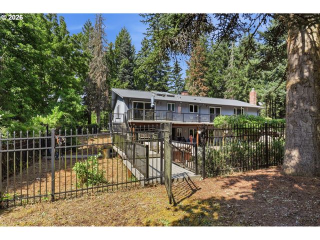 19720 S HINKLE Rd, Oregon City, OR 97045