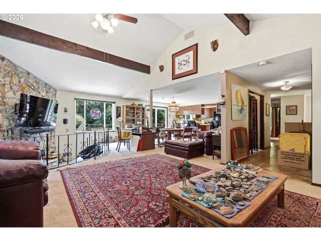 19720 S HINKLE Rd, Oregon City, OR 97045