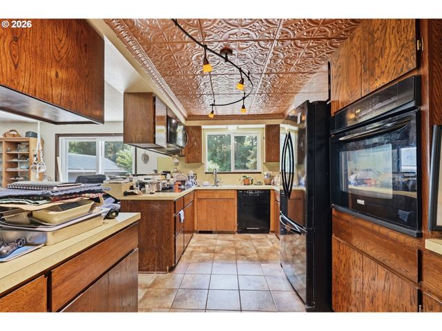 19720 S HINKLE Rd, Oregon City, OR 97045