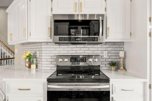 1220 SE 12th Terrace, Lee's Summit, MO 64081