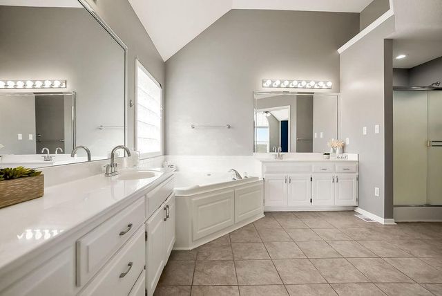 1220 SE 12th Terrace, Lee's Summit, MO 64081