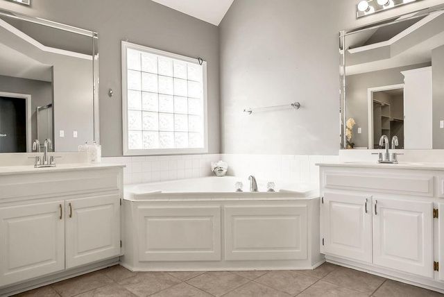 1220 SE 12th Terrace, Lee's Summit, MO 64081