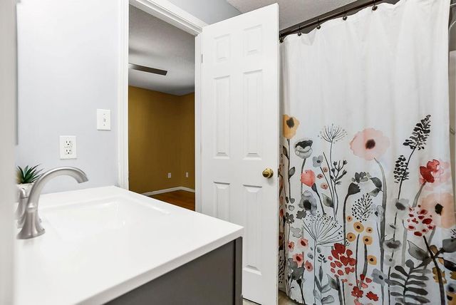 1220 SE 12th Terrace, Lee's Summit, MO 64081