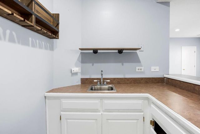 1220 SE 12th Terrace, Lee's Summit, MO 64081