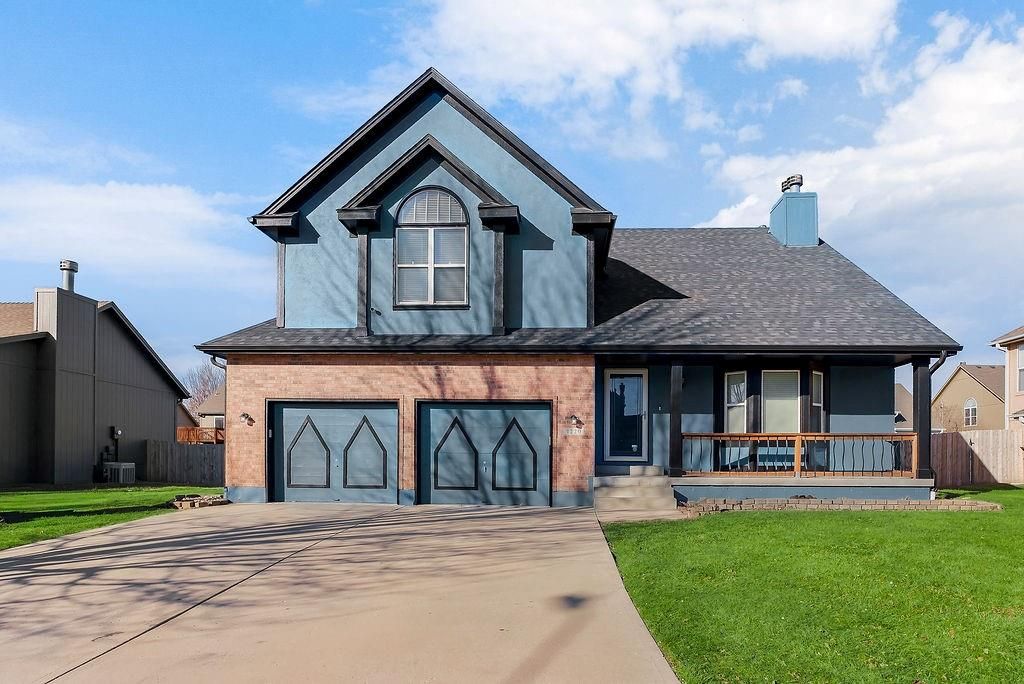 1220 SE 12th Terrace, Lee's Summit, MO 64081