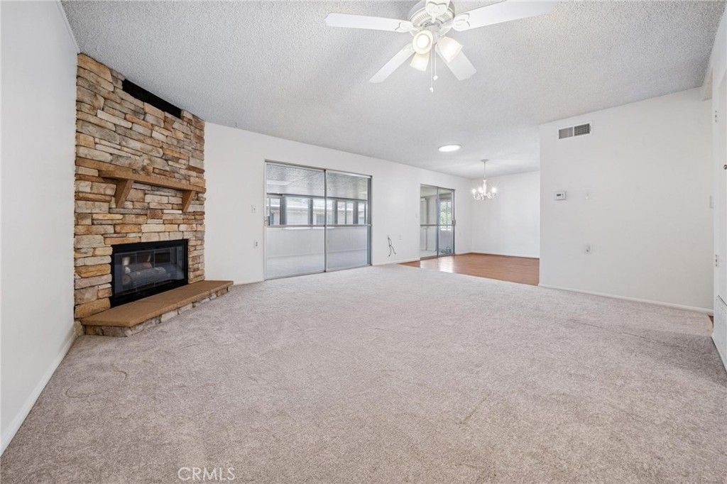 Image 10 of property listing at 19311 Oak Crossing Road, Newhall, CA 91321
