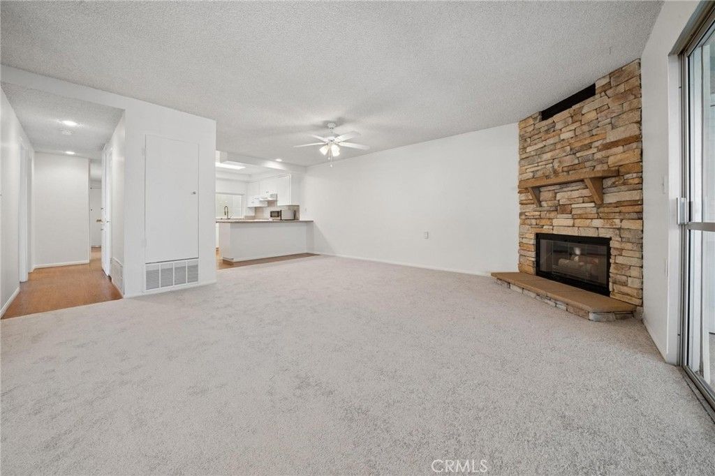 Image 12 of property listing at 19311 Oak Crossing Road, Newhall, CA 91321