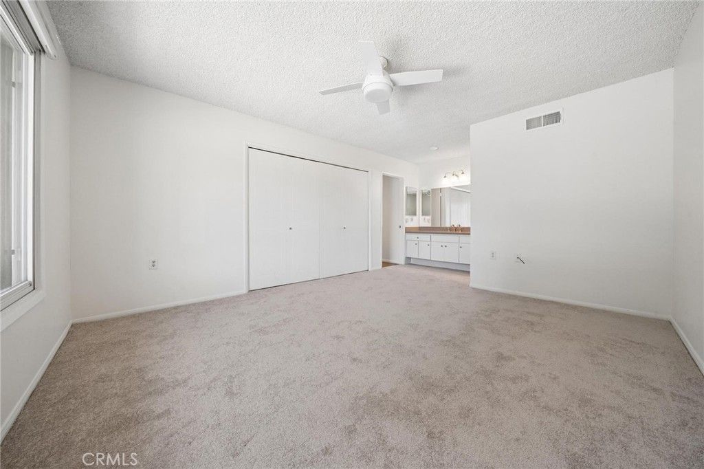 Image 22 of property listing at 19311 Oak Crossing Road, Newhall, CA 91321
