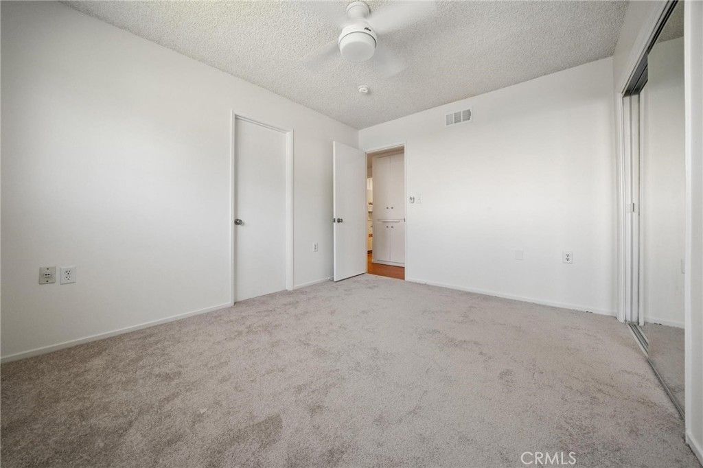Image 25 of property listing at 19311 Oak Crossing Road, Newhall, CA 91321