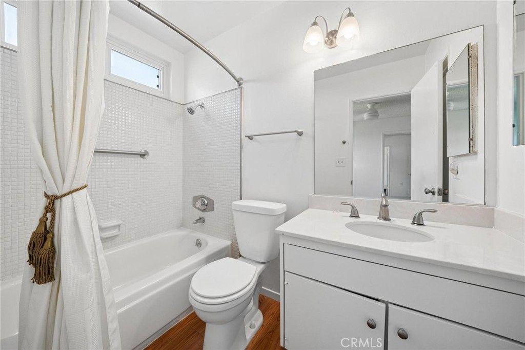 Image 26 of property listing at 19311 Oak Crossing Road, Newhall, CA 91321
