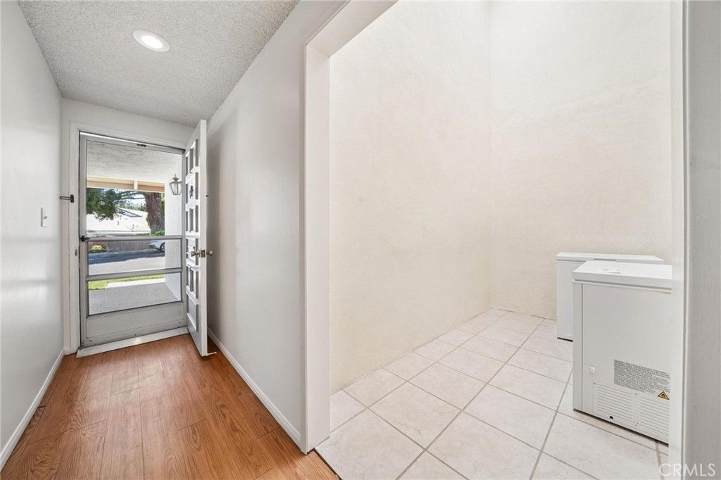 Image 3 of property listing at 19311 Oak Crossing Road, Newhall, CA 91321