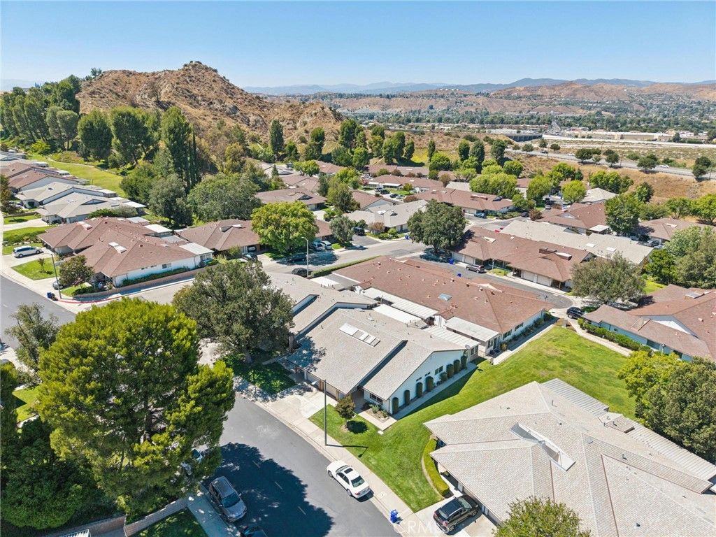 Image 31 of property listing at 19311 Oak Crossing Road, Newhall, CA 91321