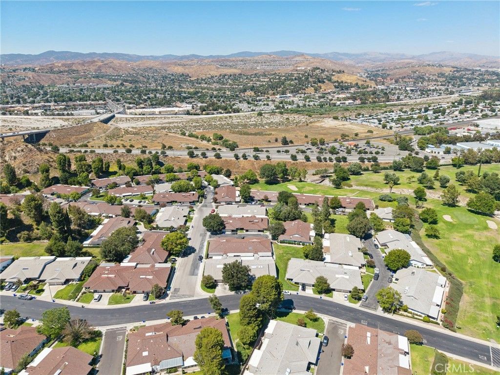 Image 32 of property listing at 19311 Oak Crossing Road, Newhall, CA 91321