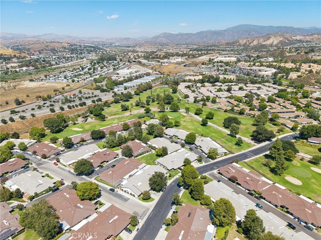 Image 33 of property listing at 19311 Oak Crossing Road, Newhall, CA 91321