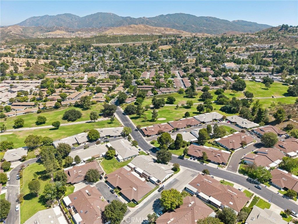 Image 34 of property listing at 19311 Oak Crossing Road, Newhall, CA 91321