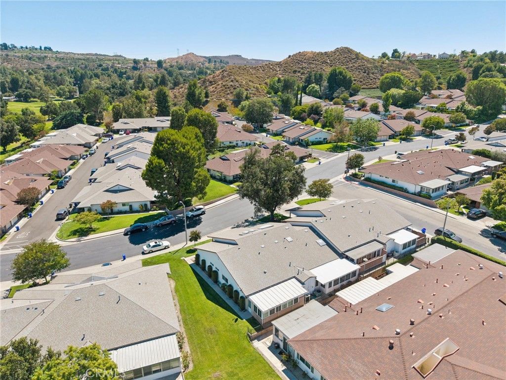 Image 36 of property listing at 19311 Oak Crossing Road, Newhall, CA 91321