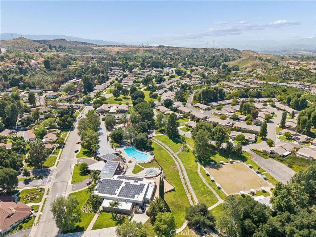Image 40 of property listing at 19311 Oak Crossing Road, Newhall, CA 91321