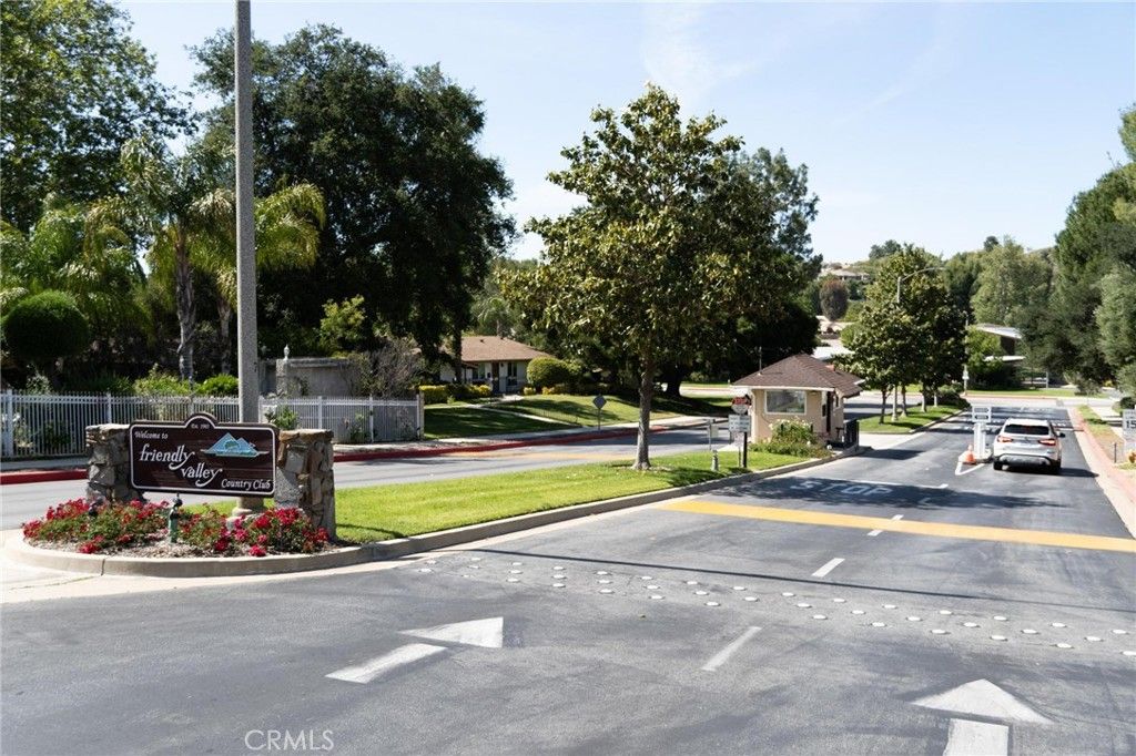 Image 49 of property listing at 19311 Oak Crossing Road, Newhall, CA 91321