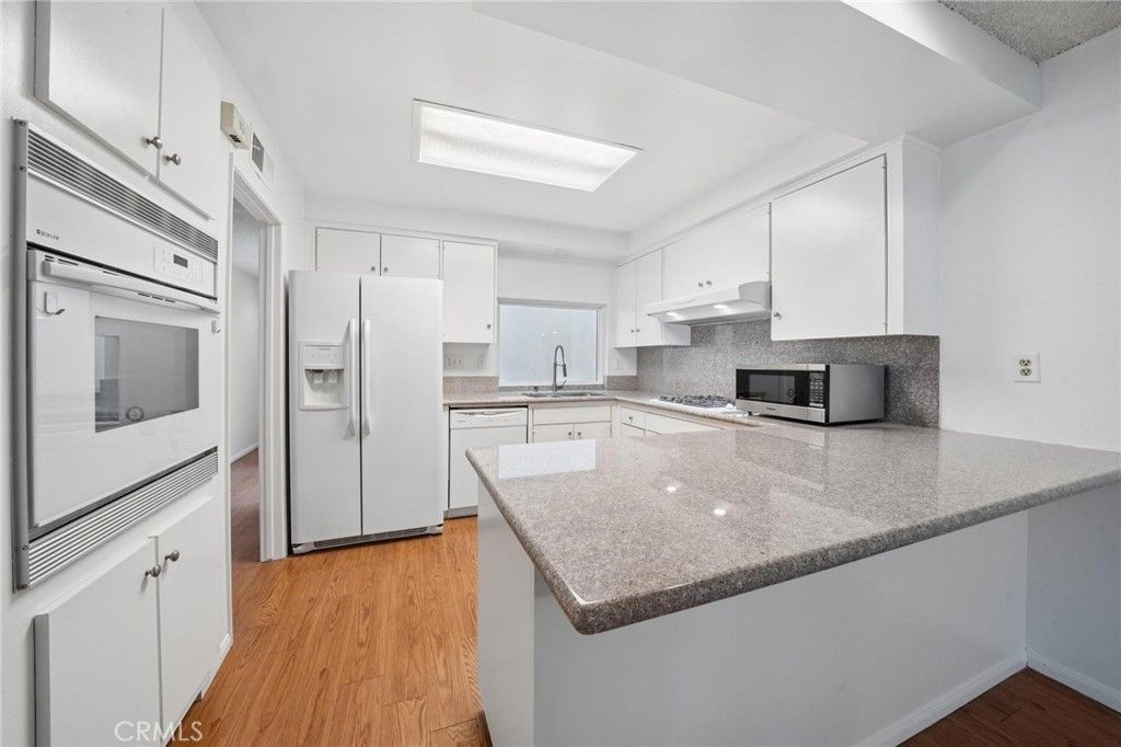 Image 6 of property listing at 19311 Oak Crossing Road, Newhall, CA 91321