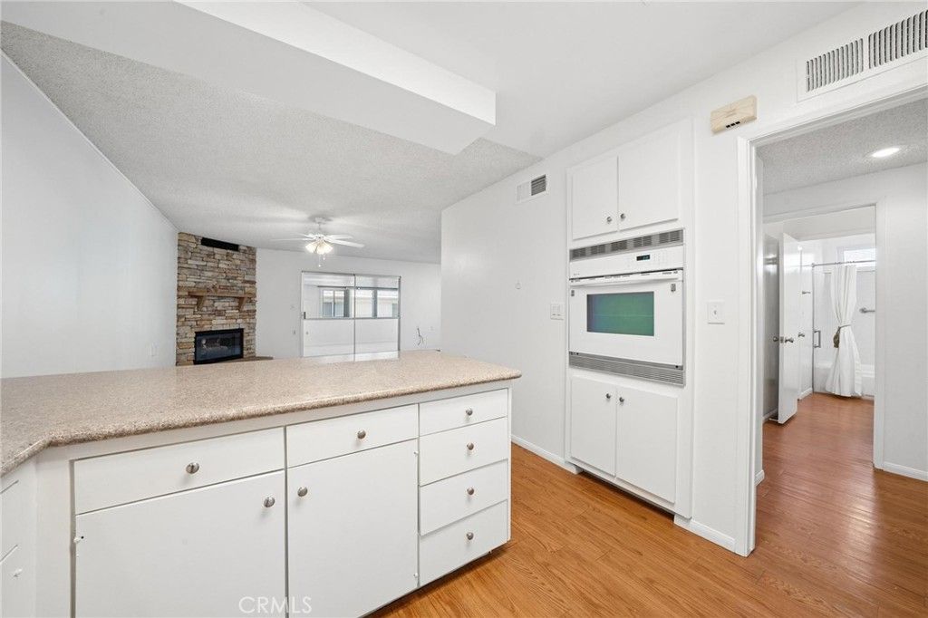 Image 8 of property listing at 19311 Oak Crossing Road, Newhall, CA 91321
