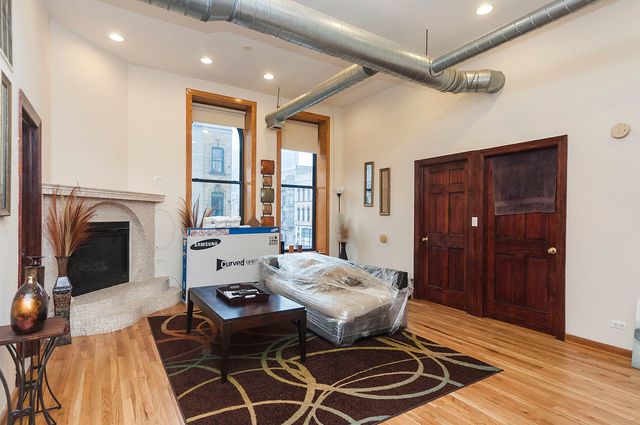 548 N Wells Street 3, Chicago, IL 60654