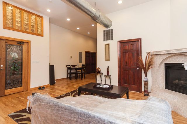548 N Wells Street 3, Chicago, IL 60654