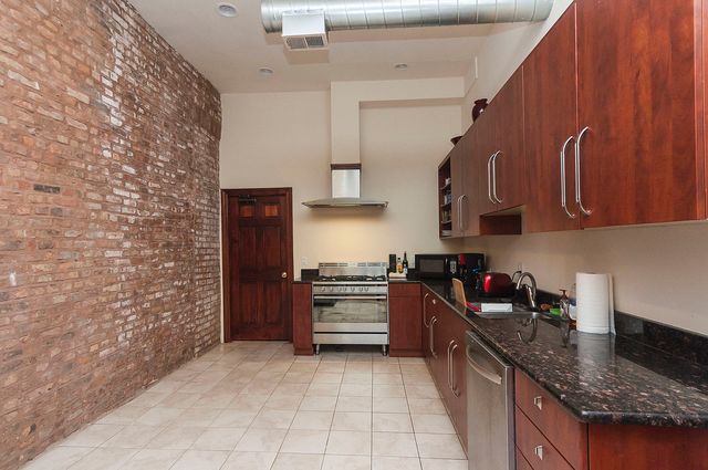548 N Wells Street 3, Chicago, IL 60654