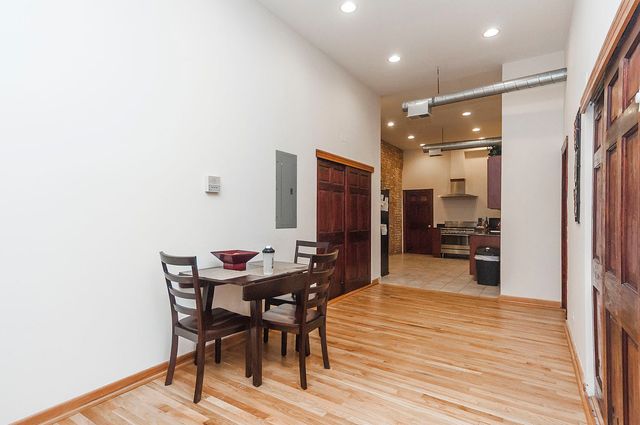 548 N Wells Street 3, Chicago, IL 60654