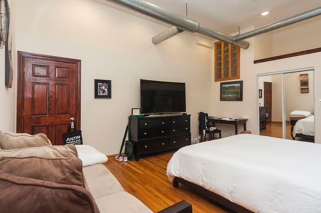 548 N Wells Street 3, Chicago, IL 60654