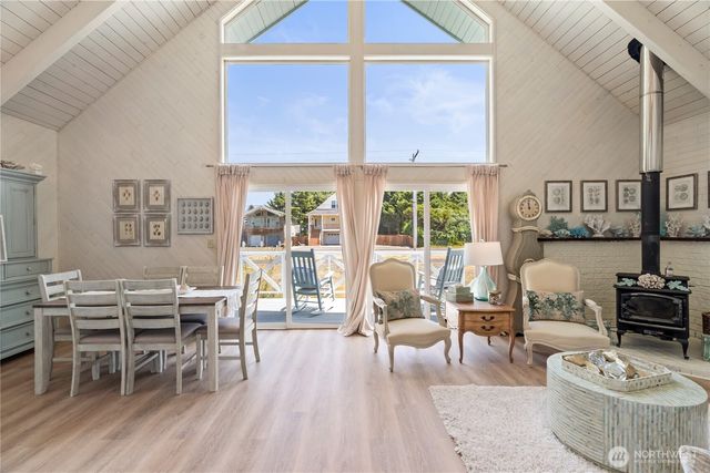 195 Ocean Shores Boulevard SW, Ocean Shores, WA 98569