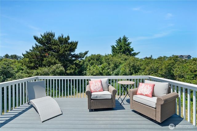 195 Ocean Shores Boulevard SW, Ocean Shores, WA 98569