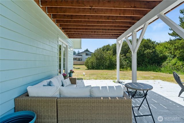 195 Ocean Shores Boulevard SW, Ocean Shores, WA 98569