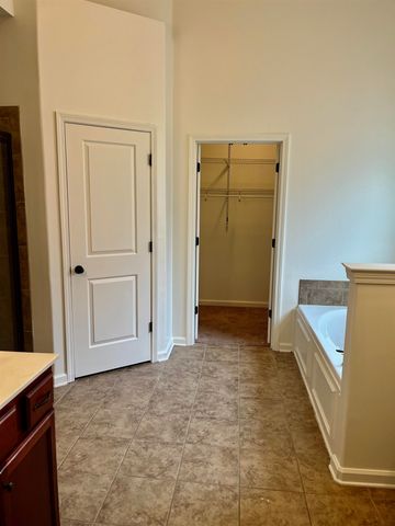 4864 AVI DR, Bartlett, TN 38002