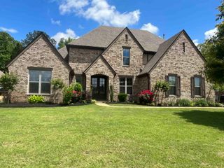 4864 AVI DR, Bartlett, TN 38002