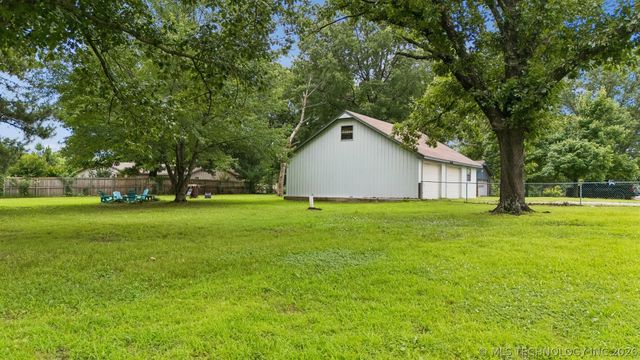 21585 S Glenwood Drive, Claremore, OK 74019