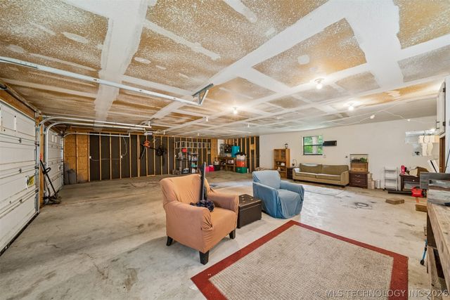 21585 S Glenwood Drive, Claremore, OK 74019