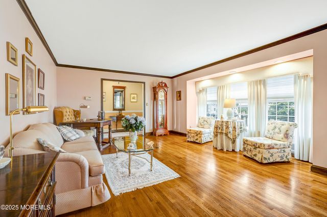 21 Meadowbrook Drive, Howell, NJ 07731