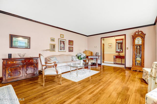 21 Meadowbrook Drive, Howell, NJ 07731