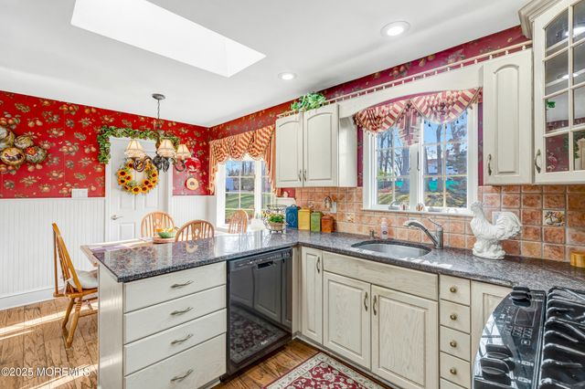 21 Meadowbrook Drive, Howell, NJ 07731