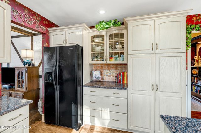 21 Meadowbrook Drive, Howell, NJ 07731