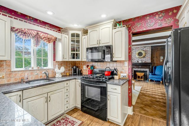 21 Meadowbrook Drive, Howell, NJ 07731