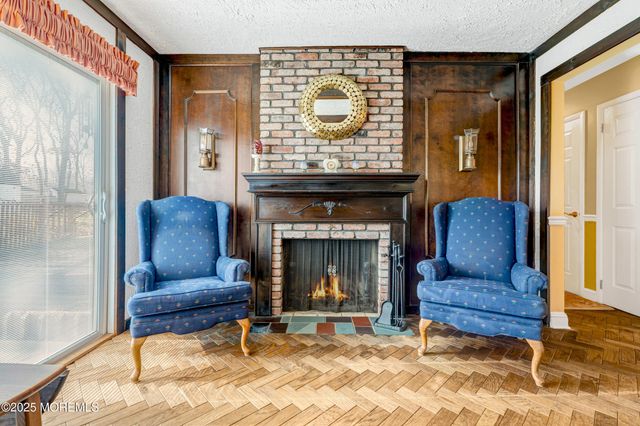 21 Meadowbrook Drive, Howell, NJ 07731