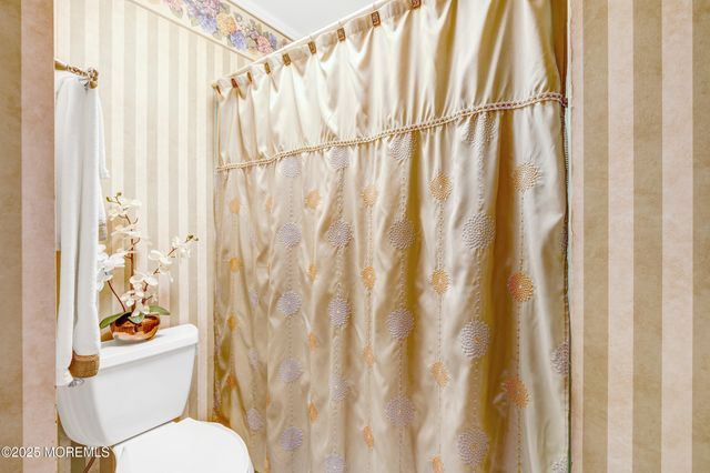 21 Meadowbrook Drive, Howell, NJ 07731