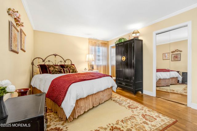 21 Meadowbrook Drive, Howell, NJ 07731