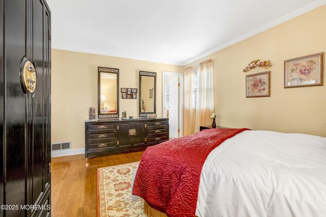 21 Meadowbrook Drive, Howell, NJ 07731