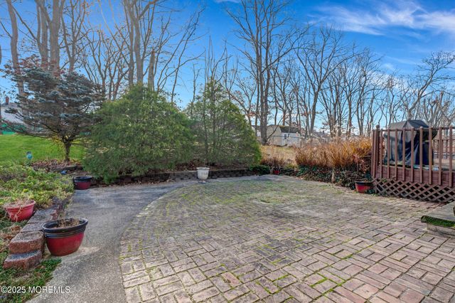 21 Meadowbrook Drive, Howell, NJ 07731