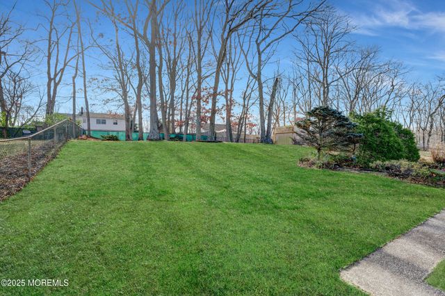 21 Meadowbrook Drive, Howell, NJ 07731