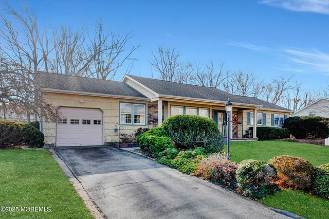 21 Meadowbrook Drive, Howell, NJ 07731