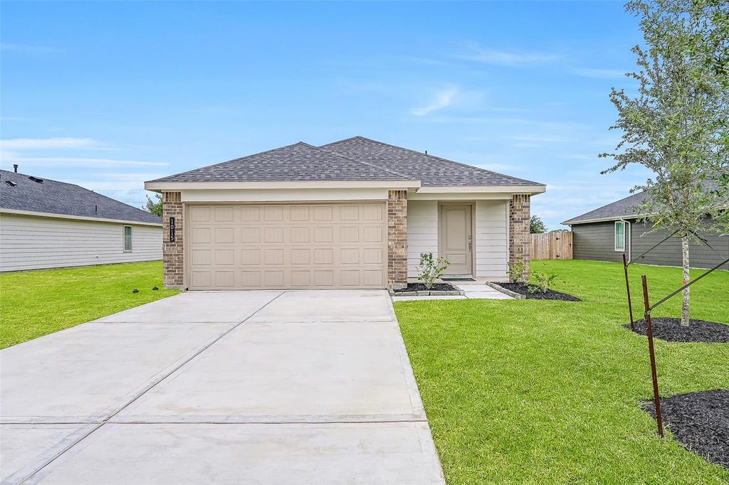 1015 Bluegill Drive, Alvin, TX 77511
